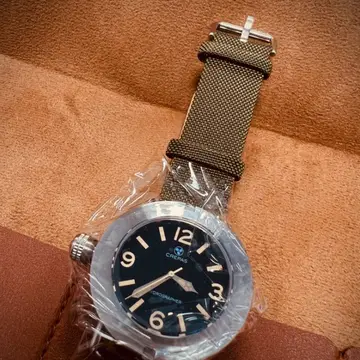 I'm not saying "I'm in heaven" cos this watch is for diving. But, OMG. Now, I need an International Submarine Station to …