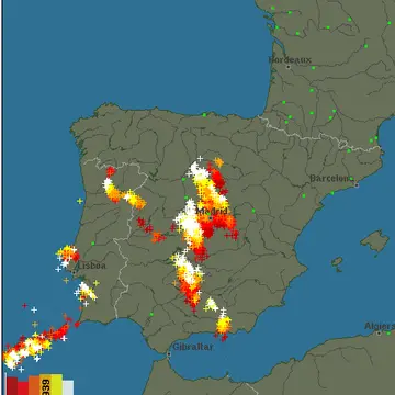 Time to pull the plugs #thunderstorms