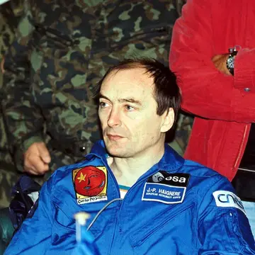 QSO with R0MIR, Jean-Pierre Haigneré, made in August 1999. #amsat #mir #spave #hamradio Image credits: ESA